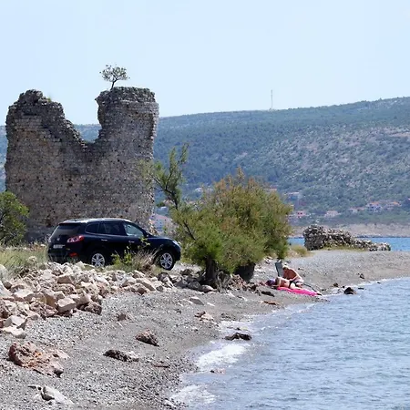 Guest house With A Parking Space Starigrad 2*