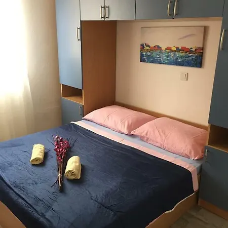Guest house With A Parking Space Starigrad